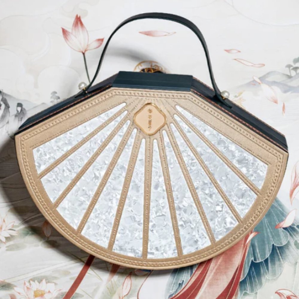 Florasis Gift Box - Fan Shape, fits Odey Palette, a Love Lock Lipstick, Jewelry